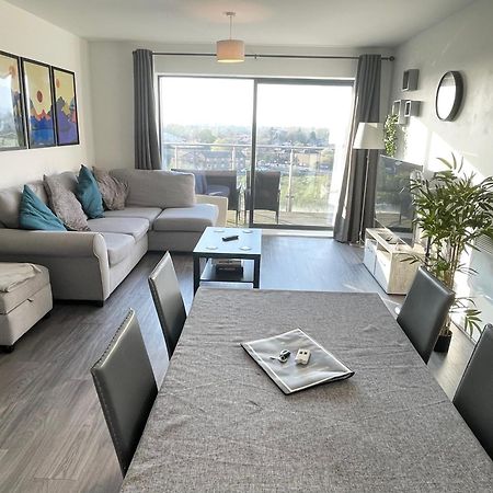 Balcony Marina Apartment With City Skyline Views - Free Secure Parking مانشستر المظهر الخارجي الصورة