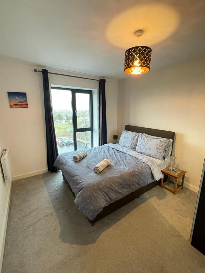 Balcony Marina Apartment With City Skyline Views - Free Secure Parking مانشستر المظهر الخارجي الصورة