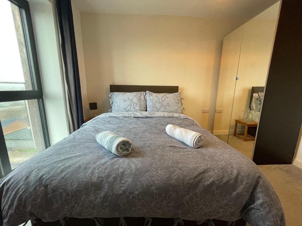 Balcony Marina Apartment With City Skyline Views - Free Secure Parking مانشستر المظهر الخارجي الصورة