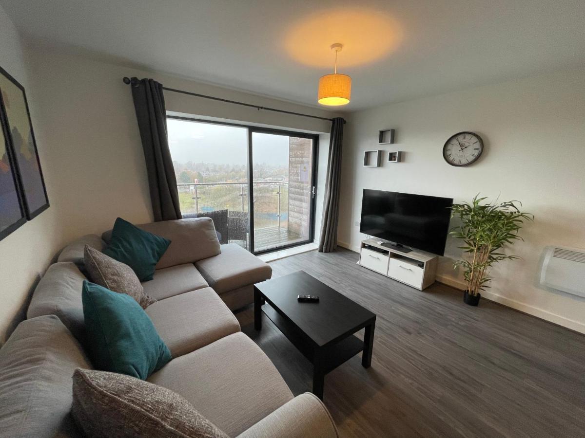 Balcony Marina Apartment With City Skyline Views - Free Secure Parking مانشستر المظهر الخارجي الصورة