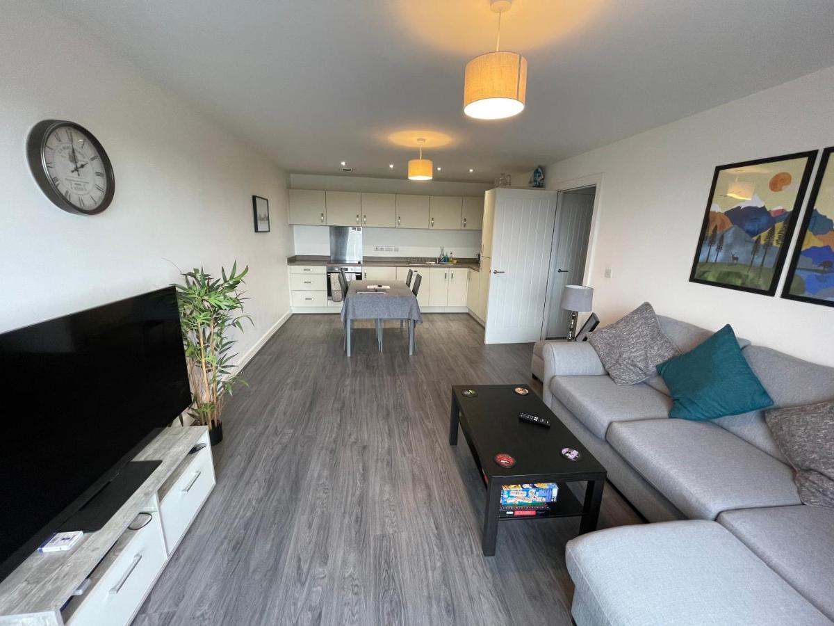 Balcony Marina Apartment With City Skyline Views - Free Secure Parking مانشستر المظهر الخارجي الصورة
